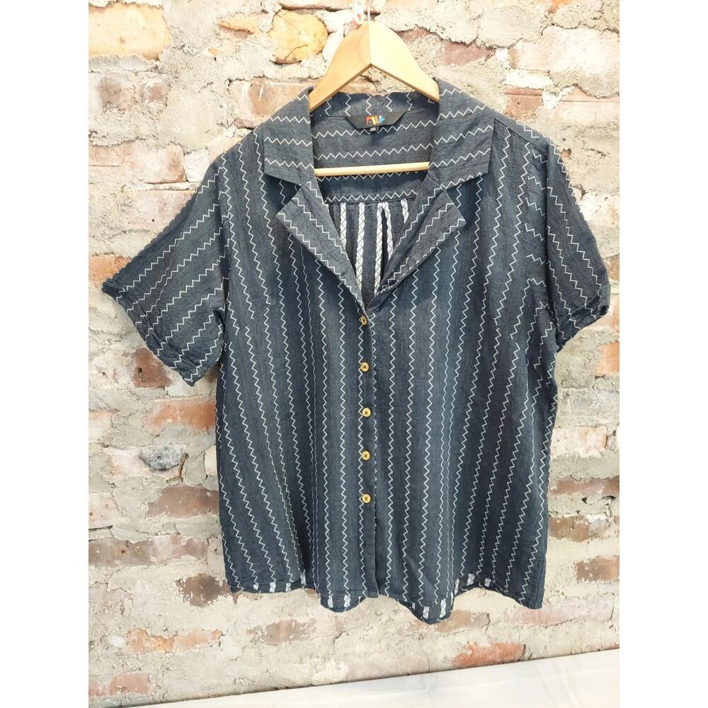Fashion With Benefits Womens Blouse Size 2XL Gray Zig Zag Short Sleeve Cotton